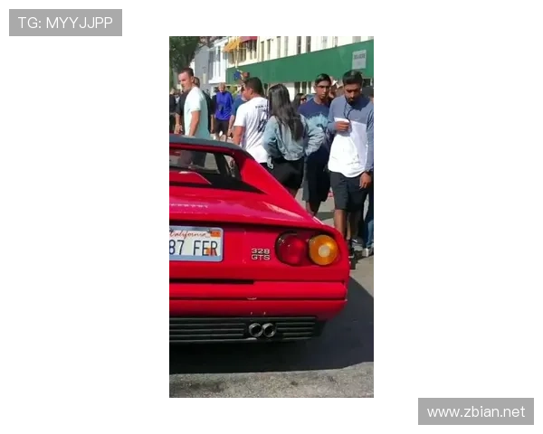 林书豪豪车停门口，拎菜篮走进老社区，隔壁阿姨的反应太喜感